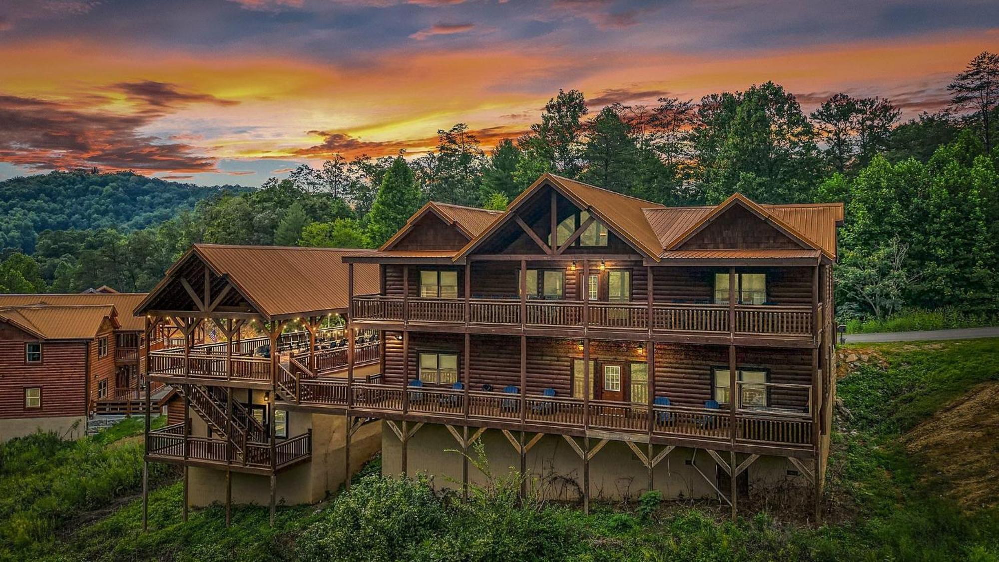 Smokey'S Paradise By Avantstay Sleeps 22 Pool Sevierville Buitenkant foto